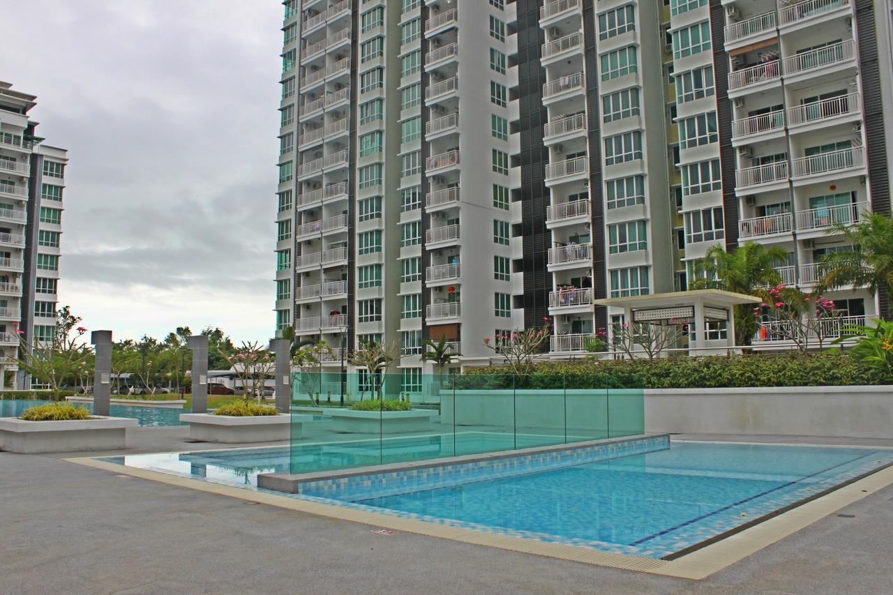 Hello Kitty Signature Suite Sandakan Exteriör bild
