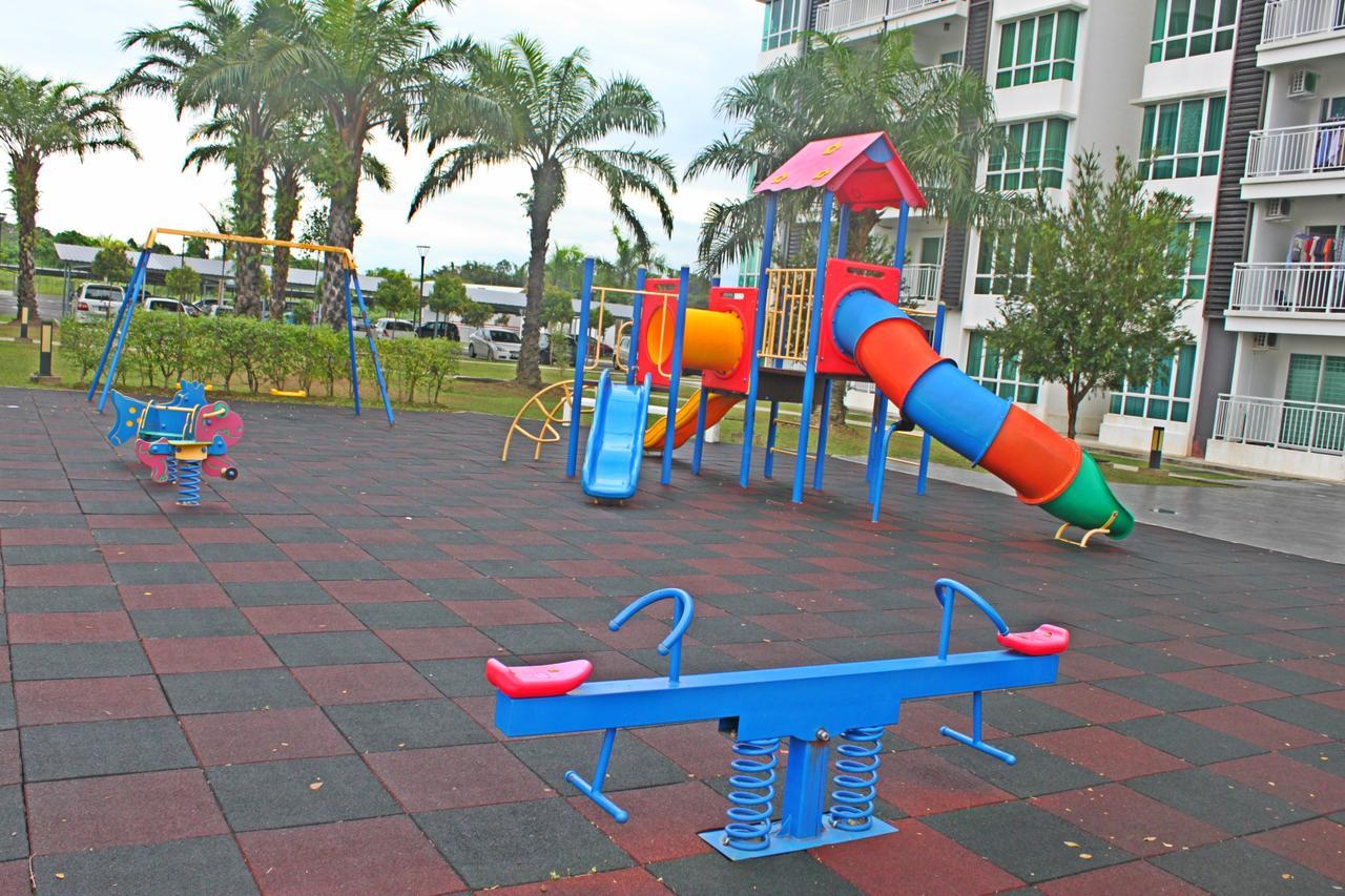 Hello Kitty Signature Suite Sandakan Exteriör bild