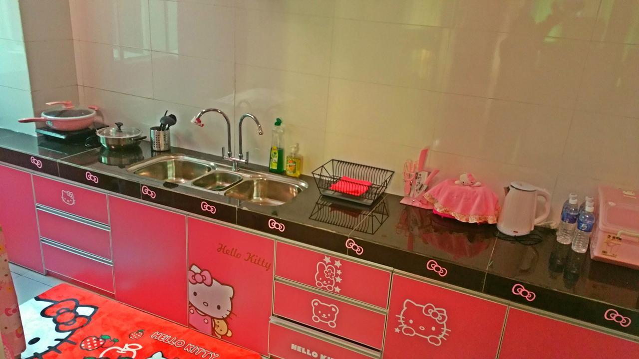 Hello Kitty Signature Suite Sandakan Exteriör bild